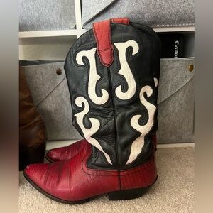 Black, red, white womens cowboy boots possibly size 7?
